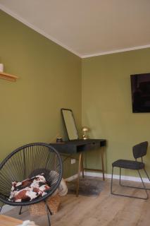 Rhapsody Home - Urban quiet area with Parking&King Bed&Balcony - 2