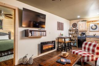 Winter Sale! FULLY Stocked Home Away From Home! - Gatlinburg - 2
