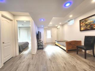 Cozy Walkout Suite - Vaughan - 9
