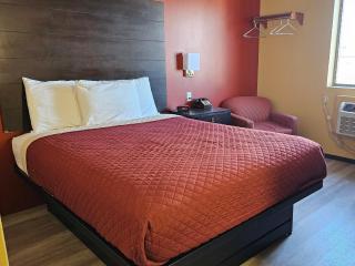 Budgetel inn & Suites - Fort Scott - 9
