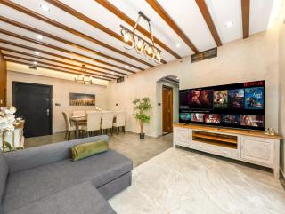 Luxury 2BR Apartment with Full Marina Views - 7