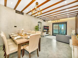 Luxury 2BR Apartment with Full Marina Views - 5