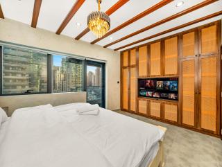 Luxury 2BR Apartment with Full Marina Views - 4