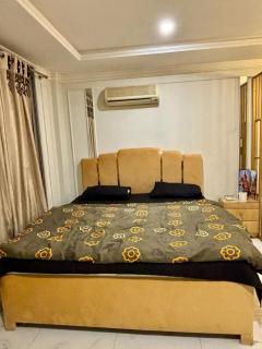 Cozy luxury Studio Bahria Town Lahore - Lahore - 9