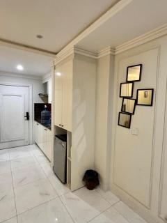 Cozy luxury Studio Bahria Town Lahore - Lahore - 1
