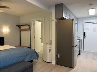A Lovely Studio with Kitchen-AC-GYM-Washer-Dryer - 4