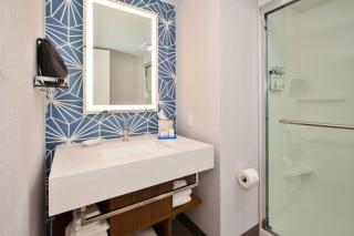 Holiday Inn Express & Suites VA Beach Oceanfront by IHG - 9