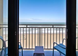 Holiday Inn Express & Suites VA Beach Oceanfront by IHG - 7