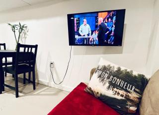 Private Suite With Spacious Yard - 6