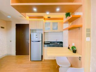 Good Place and Spacious Studio Transpark Cibubur Apartment By Travelio - 7
