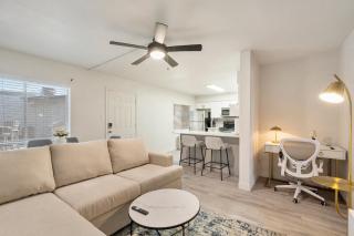 Trendy 2B2B Suite with Free Parking - Scottsdale - 1