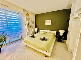 Grand T2 lumineux, avec vue et piscine - Toulon - 8