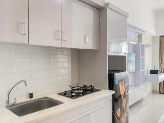 Good Place and Comfortable Studio Apartment Springlake Summarecon Bekasi By Travelio - 1