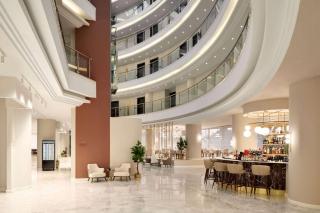 Ramada by Wyndham Bucharest Otopeni Airport - Otopeni - 0