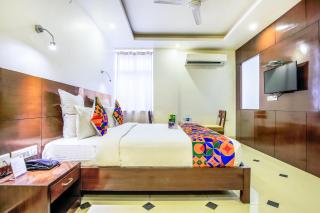 FabHotel Tipsyy Inn Suites - 2