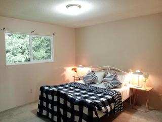 Langley Meadows BNB - Family Room Near Langley Downtown - Langley - 3