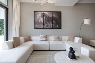 Cozy Urban 2br Apartment In Dec Tower Marina - 1
