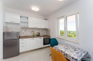 Charming Novalja Apartment with Ocean Views Private Balcony - Novalja - 5