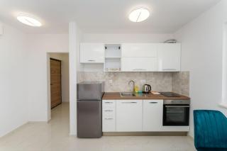 Charming Novalja Apartment with Ocean Views Private Balcony - Novalja - 4