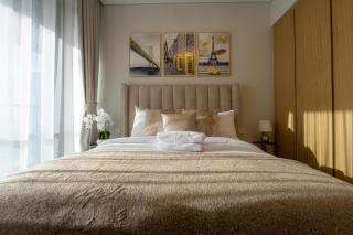 Stunning 3BR w Panoramic Views in Aykon City - 0