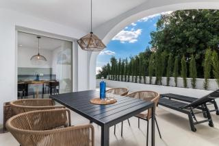 Semi-detached Villa with Sea Views - - 9