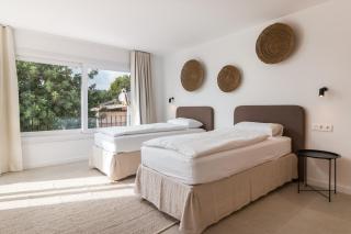 Semi-detached Villa with Sea Views - - 2