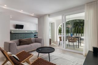Semi-detached Villa with Sea Views - - 8