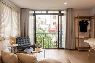 Antique Studio 5 - 7