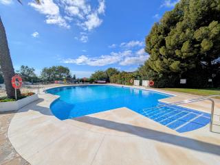 Semi-detached Villa with Sea Views - - 4