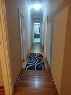 A mother a sons and daughter approach towards modern living - Joanesburgo - 2