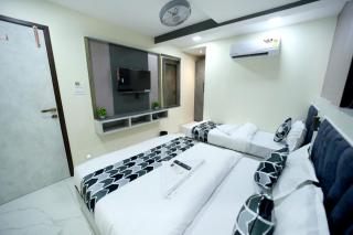 N M Hotel Nr kokilaben Hospital - Mumbai - 8