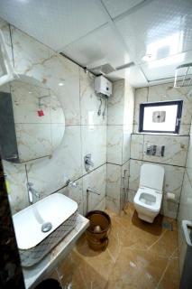 N M Hotel Nr kokilaben Hospital - Mumbai - 3