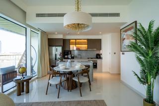 Homes Beyond l Elegant 2BR with Wide Sea Views - 6