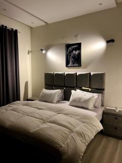 Central DHA 3BR Villa Near Phases 5 & 6 - 3