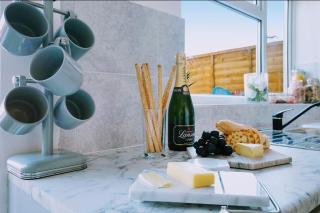 Luxury Lodge Gillingham with Hot Tub and Parking - Hoo - 3