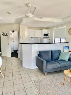 At The Beach Mooloolaba, Private Rooftop With Spa, 50m to Beach, Surfclub and Esplanade - Mooloolaba - 4