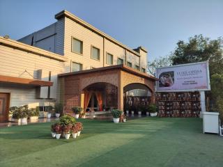Hotel Luxe Opera NH8 - 7km from IGI Airport Delhi - 0