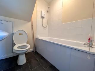 Sherry's 2 Bed Guest House - Buckinghamshire - 7