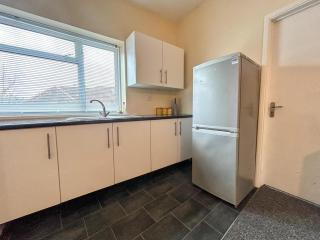 Sherry's 2 Bed Guest House - Buckinghamshire - 6