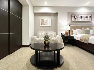 Trophy - Marina Address Studio - Full Marina View - 3