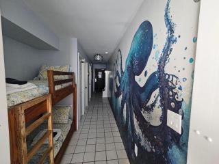 Octopus Garden 1BR, King Bed, Indoor & Outdoor Pool - Carolina Beach - 9