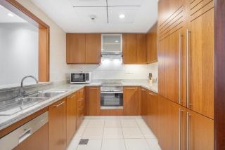 Sophisticated and Elegant 2BR in Downntown Dubai - 1