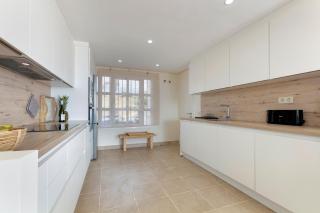 Sun-Soaked Home - Panoramic Sea View, Pool, Parking - Manilva - 3