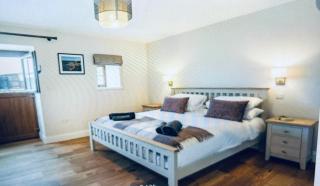 Welsh Barn - Llangeler - 0