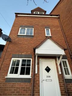 Home away Tamworth Staffordshire 4 Bedroom 3 Bathroom - Semi Detached House - Glascote - 8