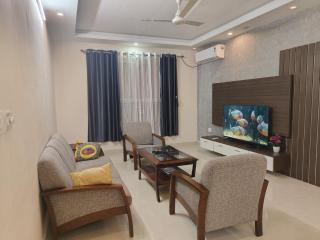 3BHK- View of Pool, Lake, Sunset With Maid on 6th floor only for Families - 0