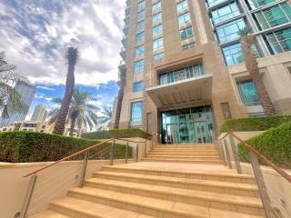 Splendid 3BR Apartments - Burj Khalifa & Fountain Views - 5 Minutes Walk from Dubai Mall - 5