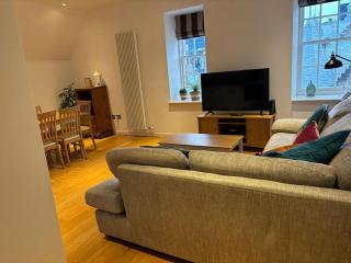 Executive level Quartermile two bedroom apartment - extremely central - 5