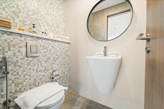 FIRST CLASS 1BR Inviting Marina View - 2