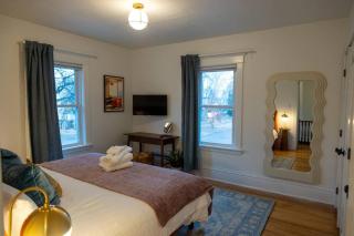 Hot Tub King Beds Near Grand Avenue - 2